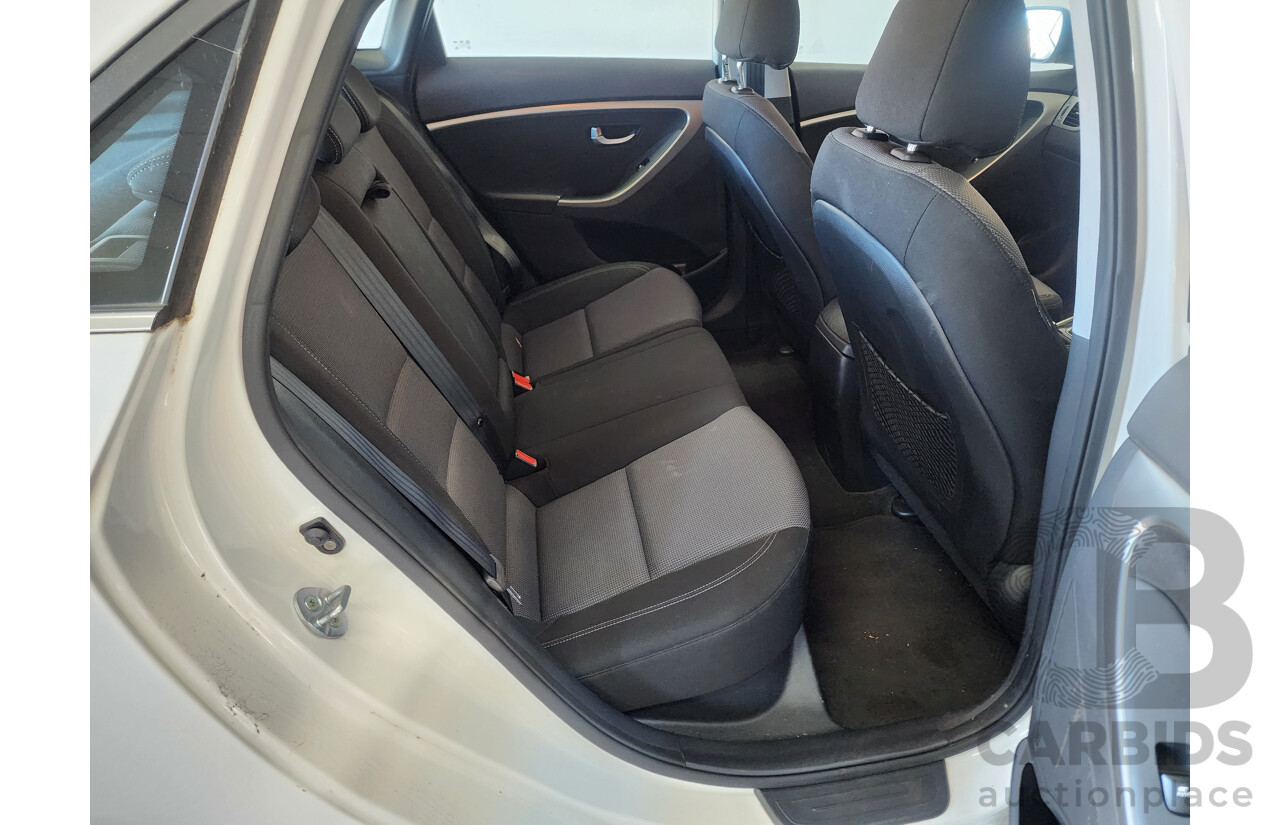 12/2012 Hyundai i30 Elite GD 5d Hatchback White 1.8L