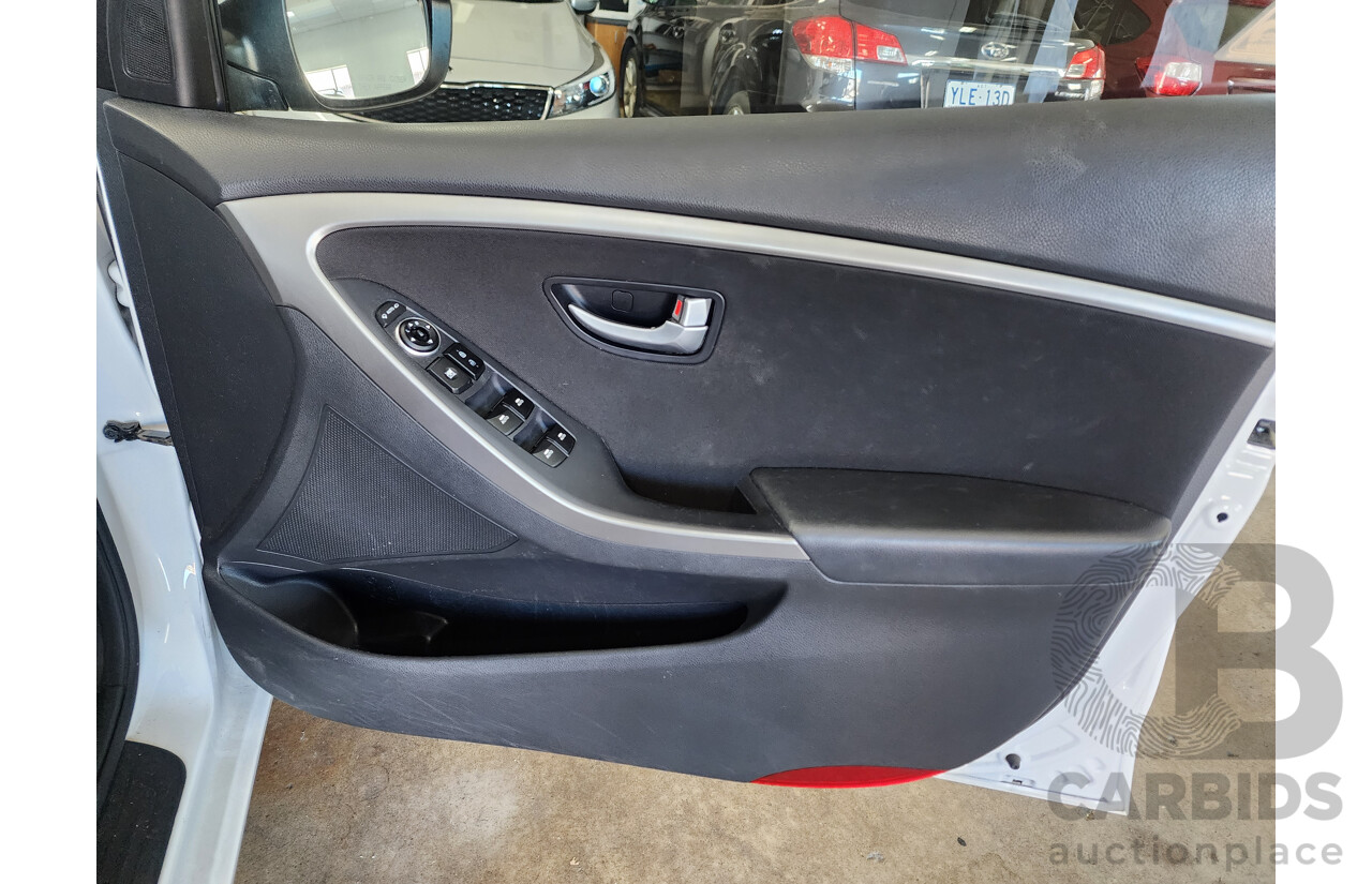 12/2012 Hyundai i30 Elite GD 5d Hatchback White 1.8L