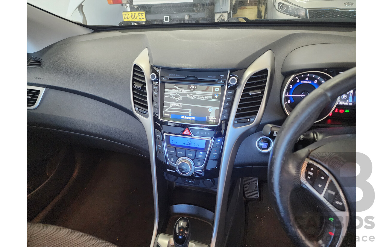 12/2012 Hyundai i30 Elite GD 5d Hatchback White 1.8L