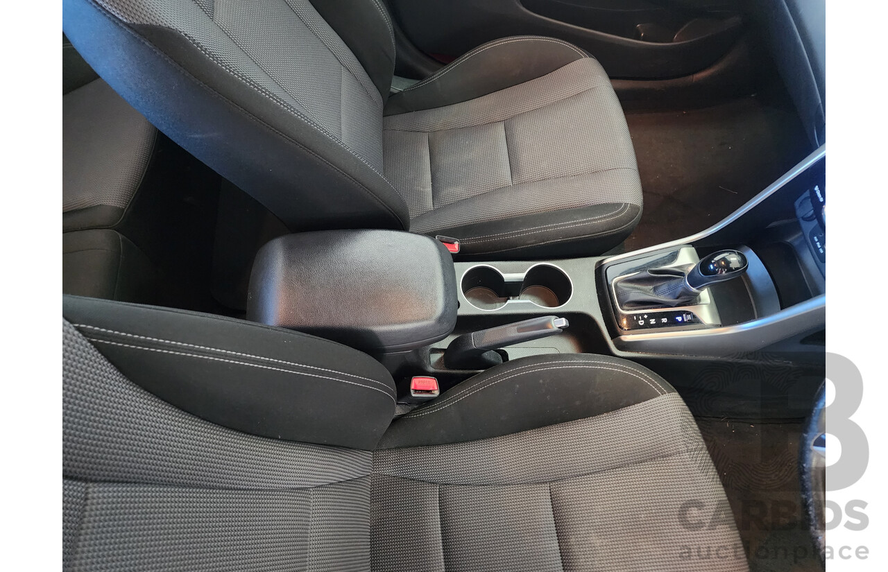 12/2012 Hyundai i30 Elite GD 5d Hatchback White 1.8L