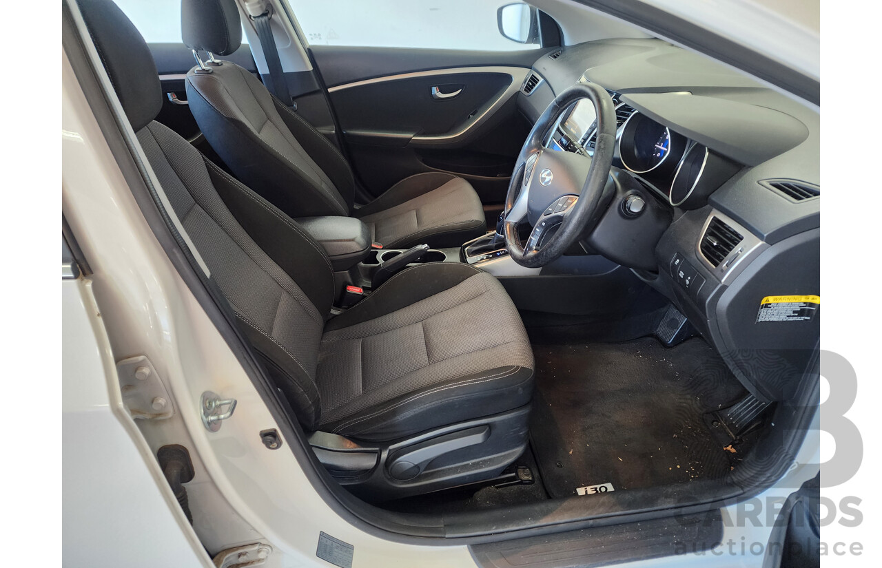 12/2012 Hyundai i30 Elite GD 5d Hatchback White 1.8L