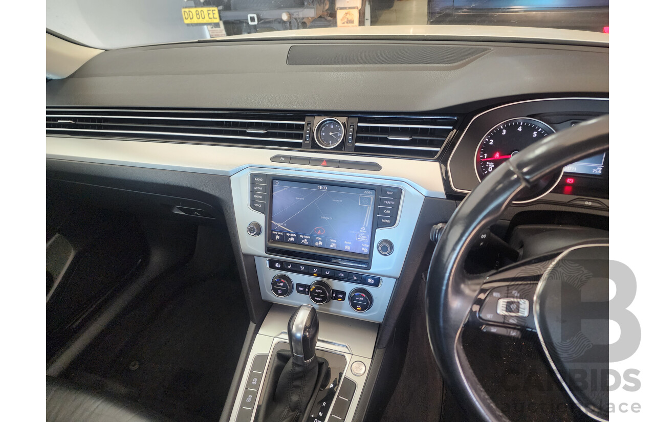 10/2015 Volkswagen Passat 132 TSI Comfortline 3C MY16 4d Wagon White 1.8L