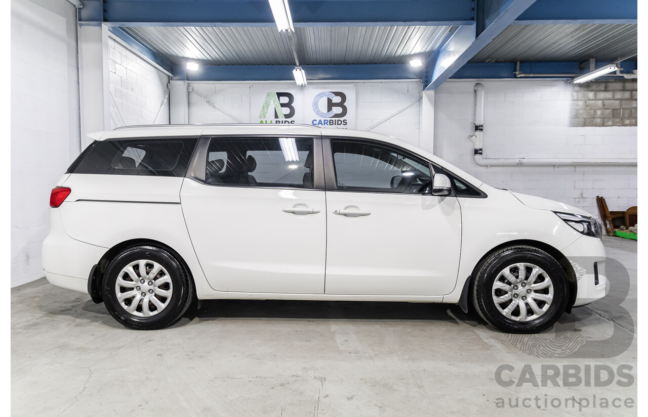 11/2015 Kia Carnival S YP MY16 4d Wagon Clear White V6 3.3L - 7 Seater