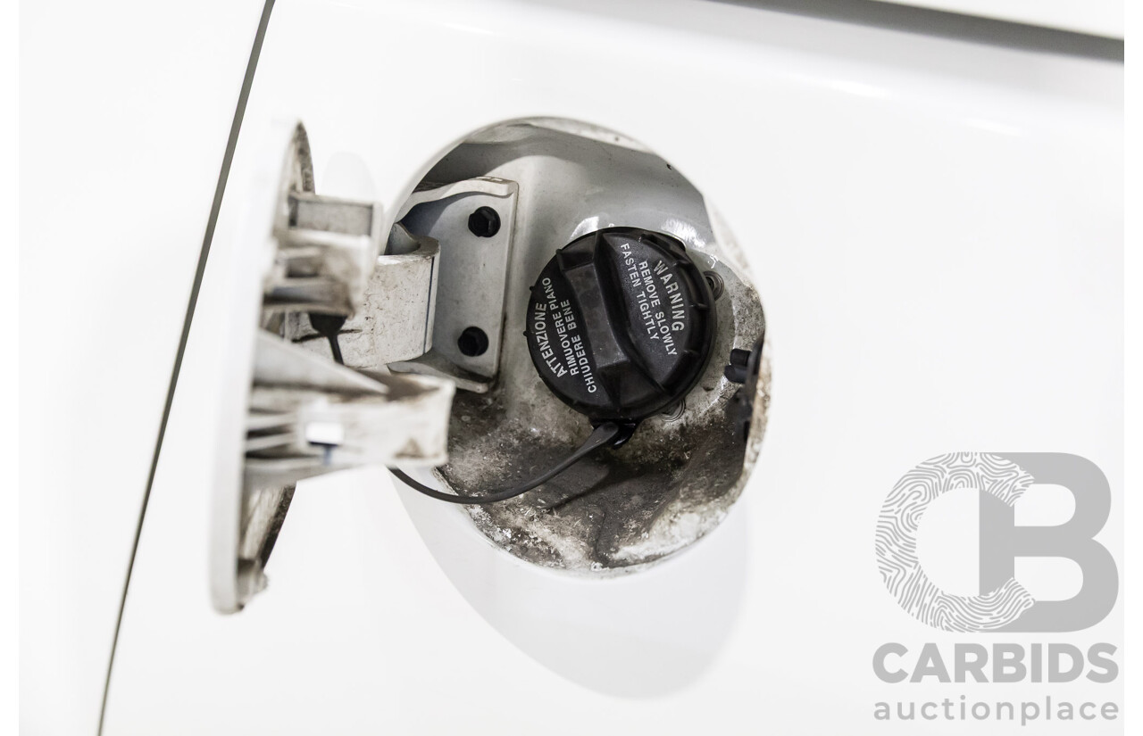 11/2015 Kia Carnival S YP MY16 4d Wagon Clear White V6 3.3L - 7 Seater