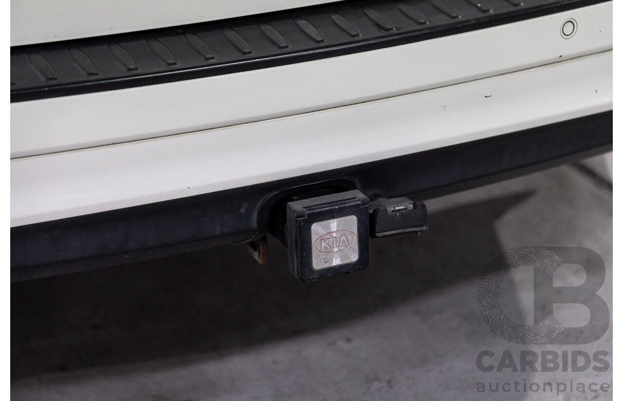 11/2015 Kia Carnival S YP MY16 4d Wagon Clear White V6 3.3L - 7 Seater