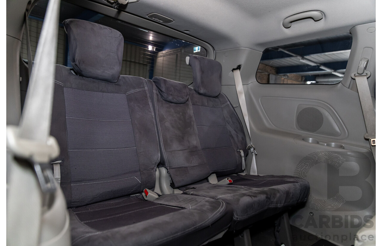 11/2015 Kia Carnival S YP MY16 4d Wagon Clear White V6 3.3L - 7 Seater