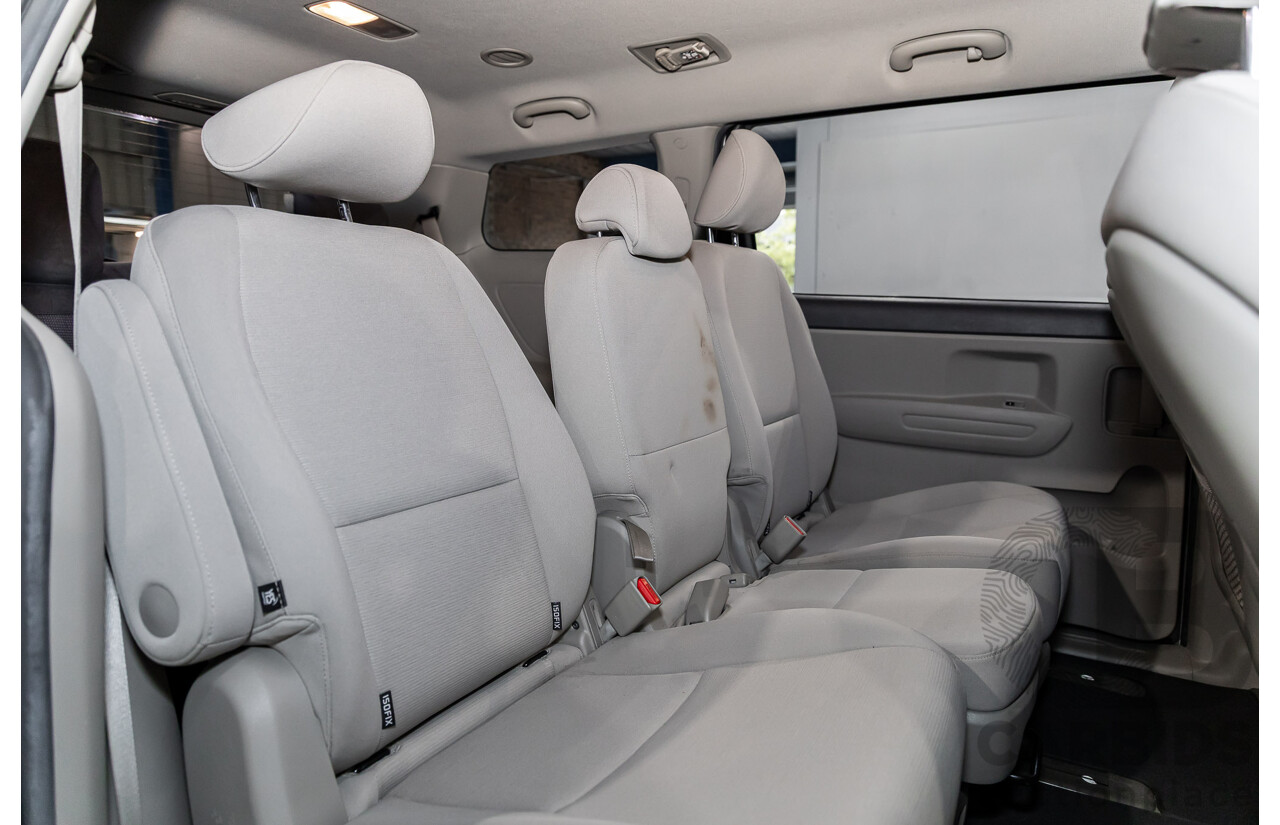 11/2015 Kia Carnival S YP MY16 4d Wagon Clear White V6 3.3L - 7 Seater