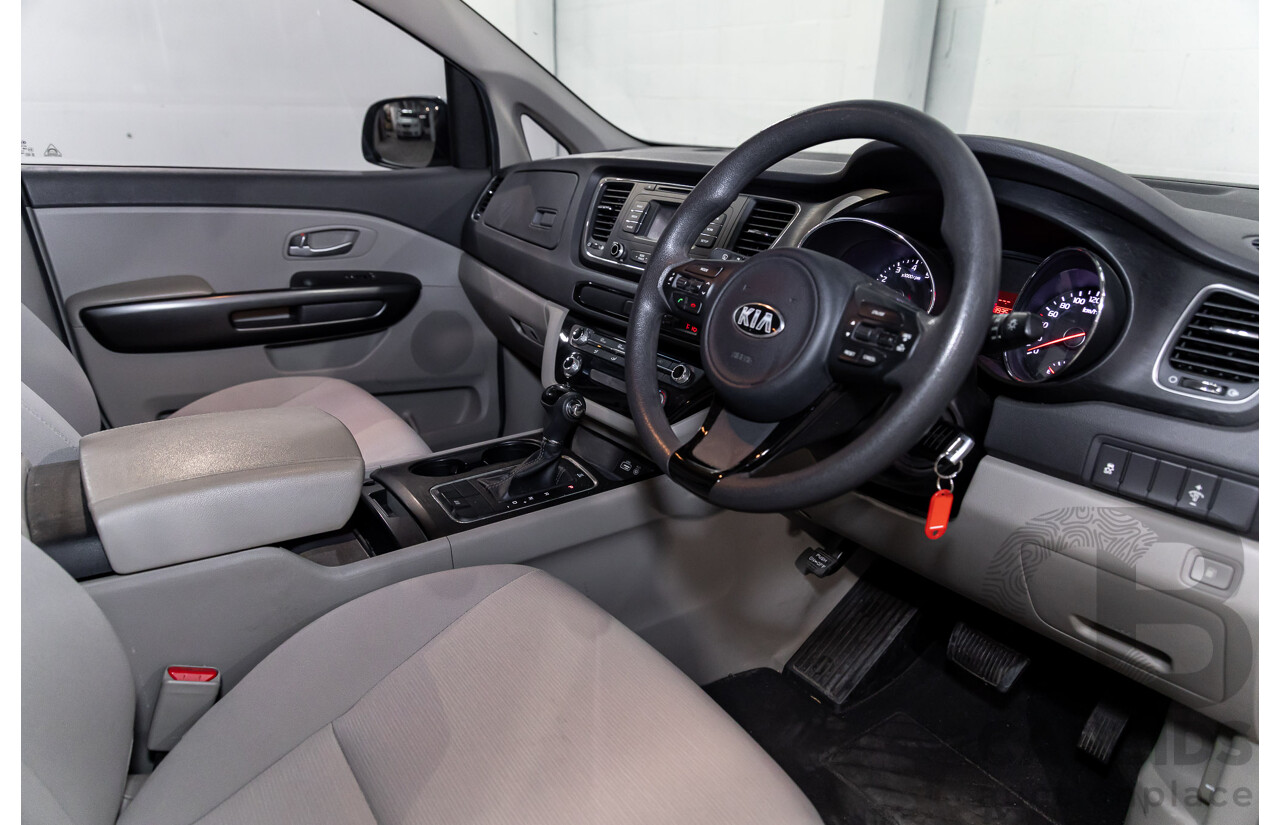 11/2015 Kia Carnival S YP MY16 4d Wagon Clear White V6 3.3L - 7 Seater