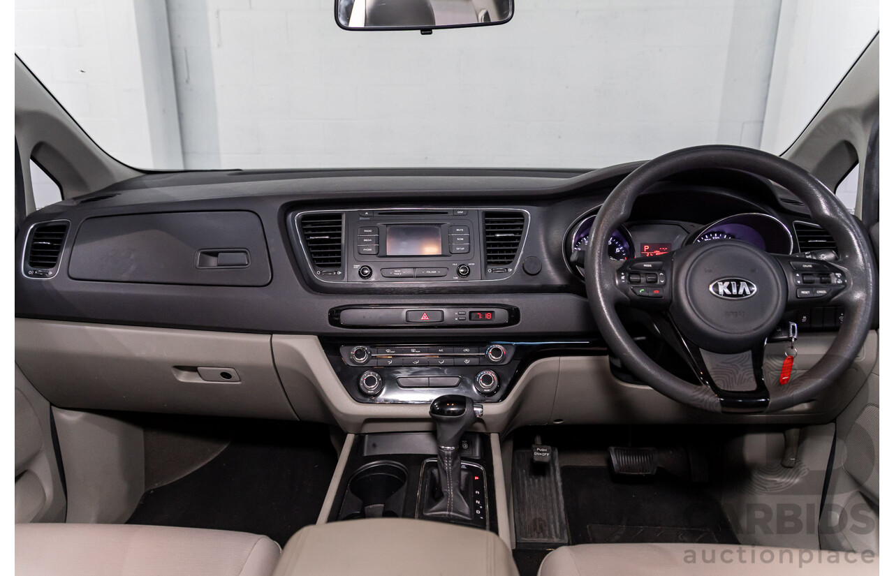 11/2015 Kia Carnival S YP MY16 4d Wagon Clear White V6 3.3L - 7 Seater