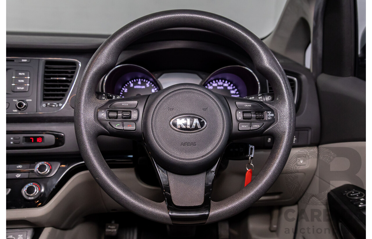 11/2015 Kia Carnival S YP MY16 4d Wagon Clear White V6 3.3L - 7 Seater