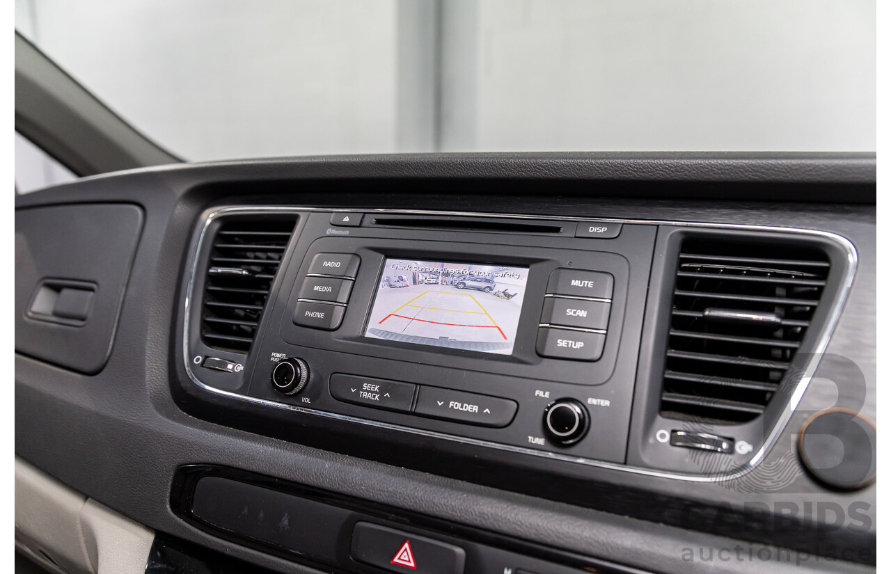 11/2015 Kia Carnival S YP MY16 4d Wagon Clear White V6 3.3L - 7 Seater