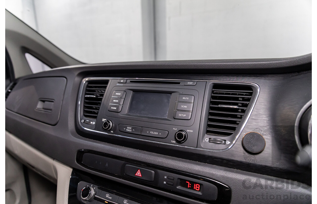 11/2015 Kia Carnival S YP MY16 4d Wagon Clear White V6 3.3L - 7 Seater