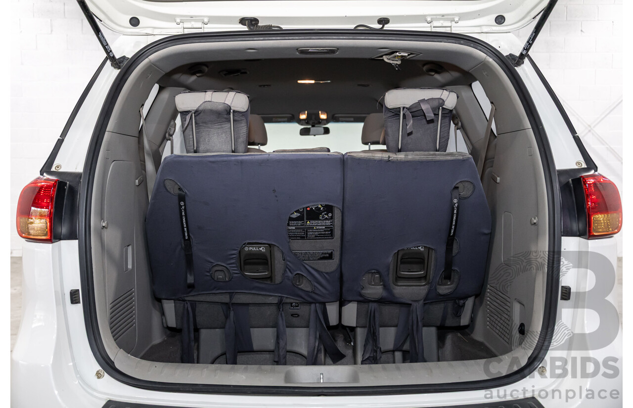 11/2015 Kia Carnival S YP MY16 4d Wagon Clear White V6 3.3L - 7 Seater