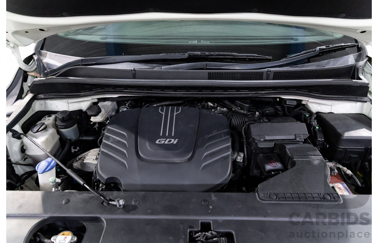 11/2015 Kia Carnival S YP MY16 4d Wagon Clear White V6 3.3L - 7 Seater