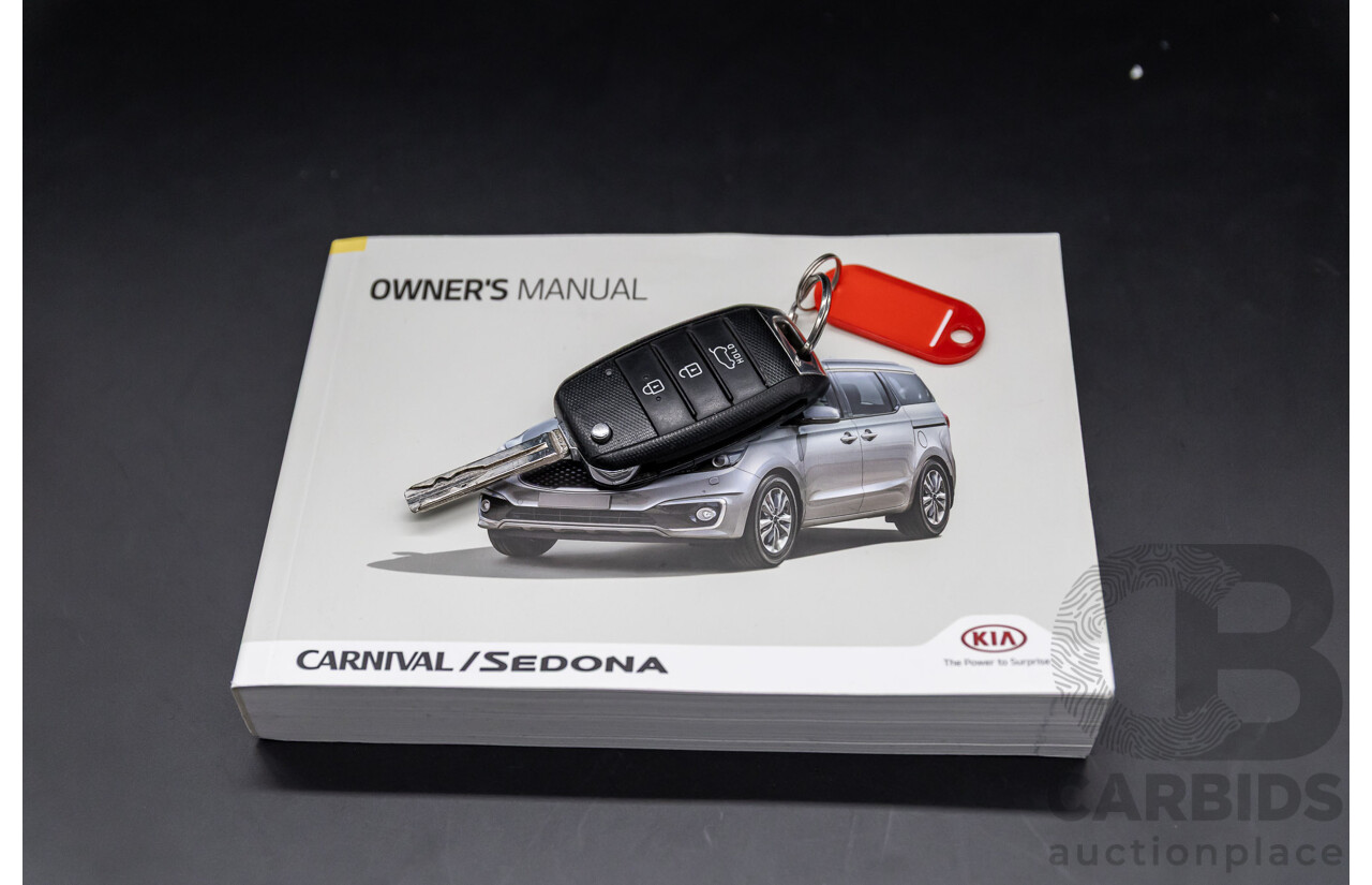 11/2015 Kia Carnival S YP MY16 4d Wagon Clear White V6 3.3L - 7 Seater