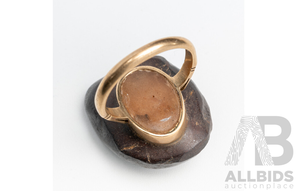 9ct Vintage Ring Setting with Pebble Affixed to Top, Size K, 12.37 Grams