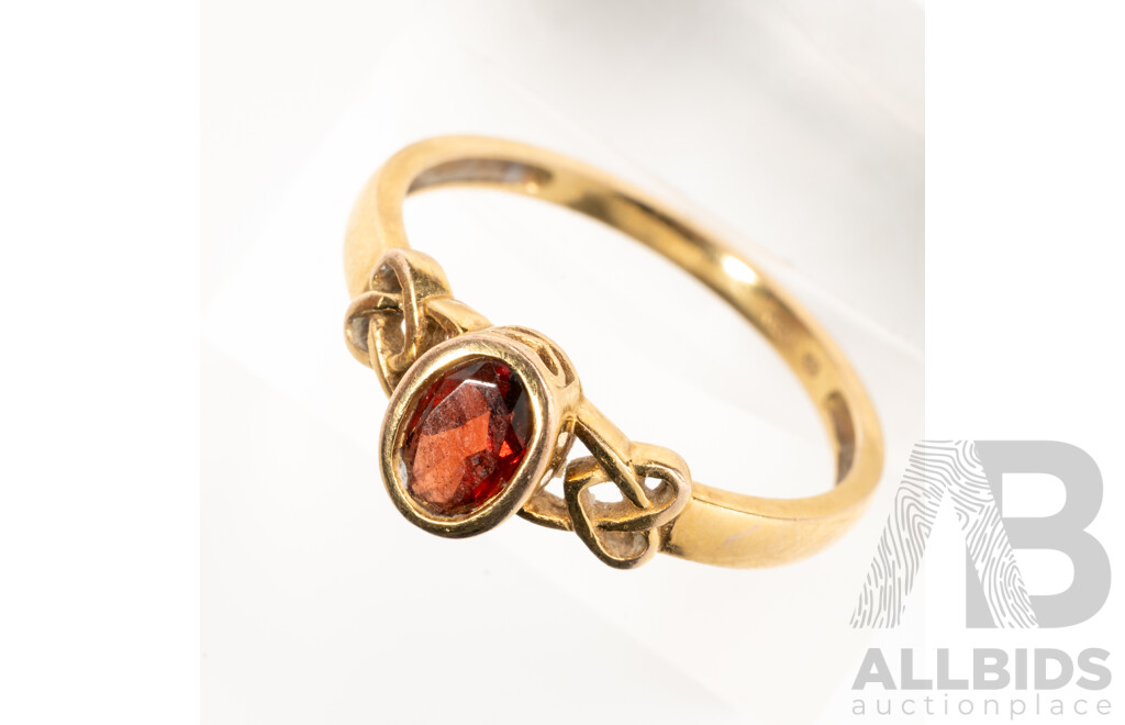 Angus & Coote 9ct Garnet Ring, Size O, 1.62 Grams