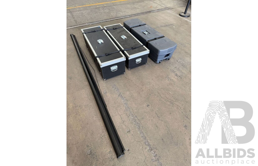 Draper Inc.Ultimate Folding Portable Projection Screen