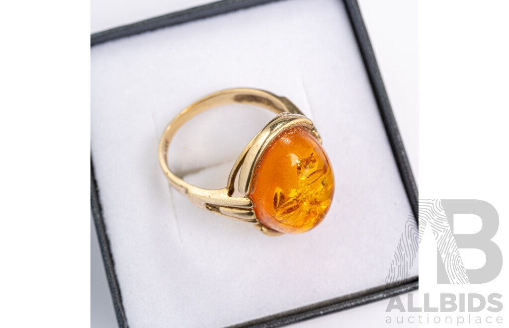 8ct Vintage Baltic Amber Cabochon Ring, Size O, 4.40 Grams, German Hallmarks