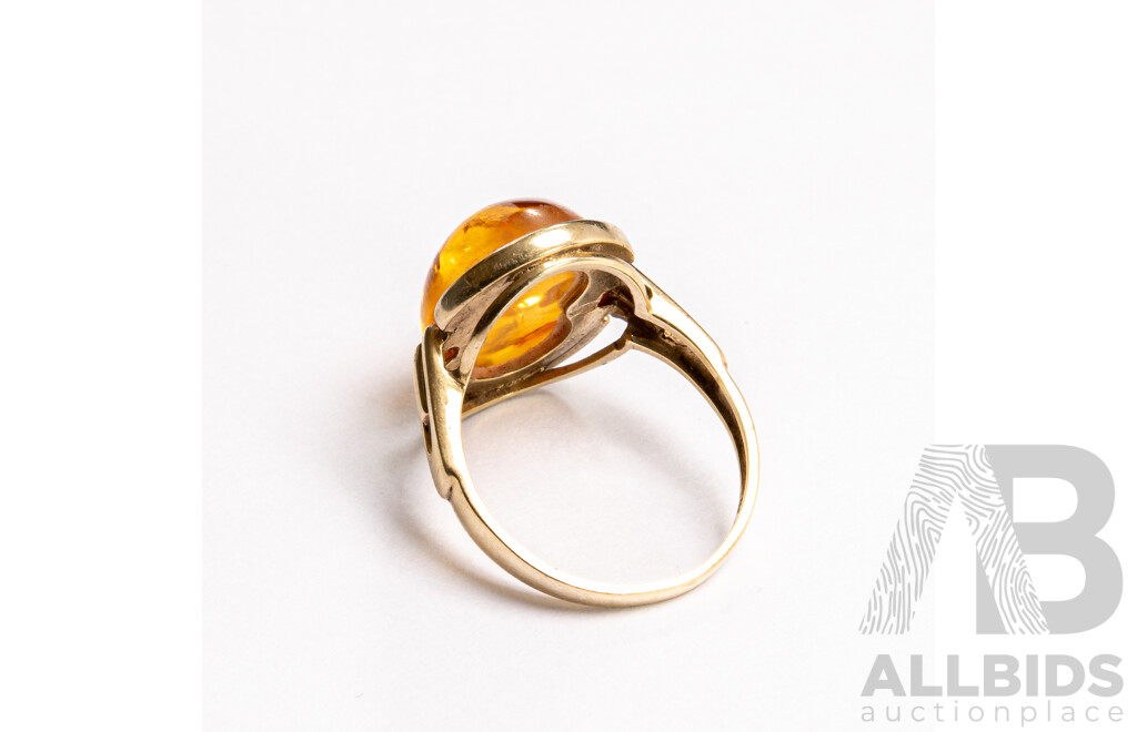 8ct Vintage Baltic Amber Cabochon Ring, Size O, 4.40 Grams, German Hallmarks