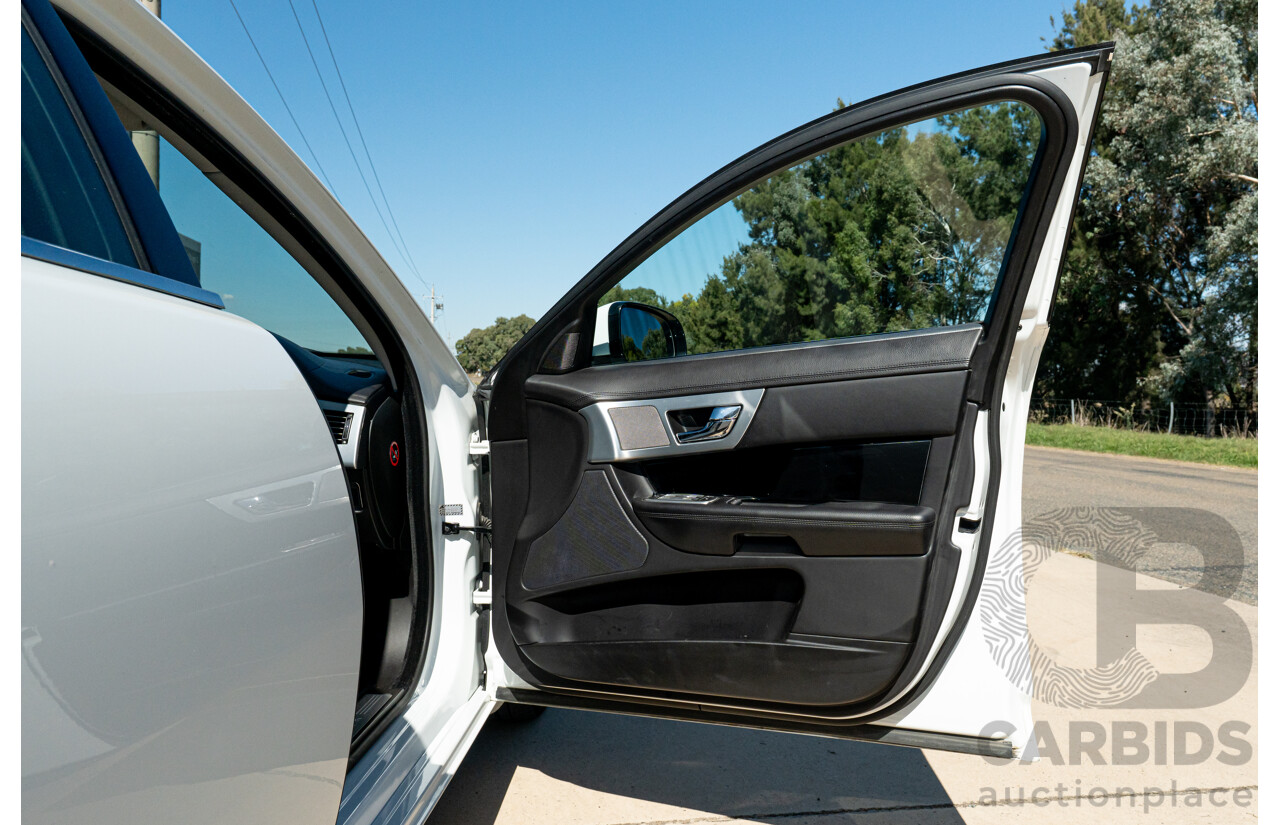 6/2012 Jaguar XF 5.0 V8 Luxury MY12 4d Sedan Polaris White V8 5.0L