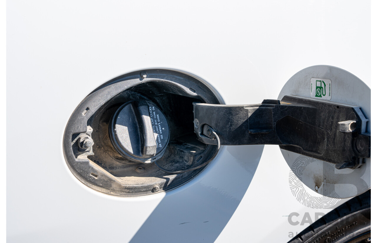 6/2012 Jaguar XF 5.0 V8 Luxury MY12 4d Sedan Polaris White V8 5.0L