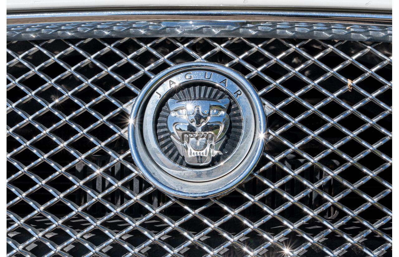 6/2012 Jaguar XF 5.0 V8 Luxury MY12 4d Sedan Polaris White V8 5.0L