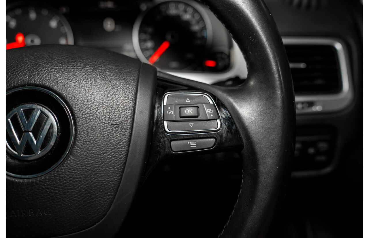 8/2012 Volkswagen Touareg V6 TDI 4xmotion 7P MY12 4d Wagon Deep Black Pearl Turbo Diesel V6 3.0L