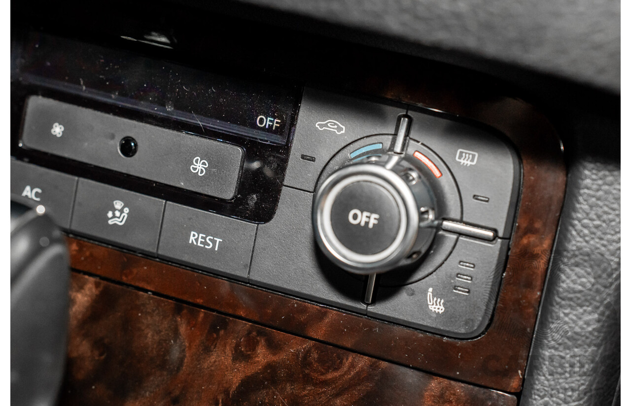 8/2012 Volkswagen Touareg V6 TDI 4xmotion 7P MY12 4d Wagon Deep Black Pearl Turbo Diesel V6 3.0L