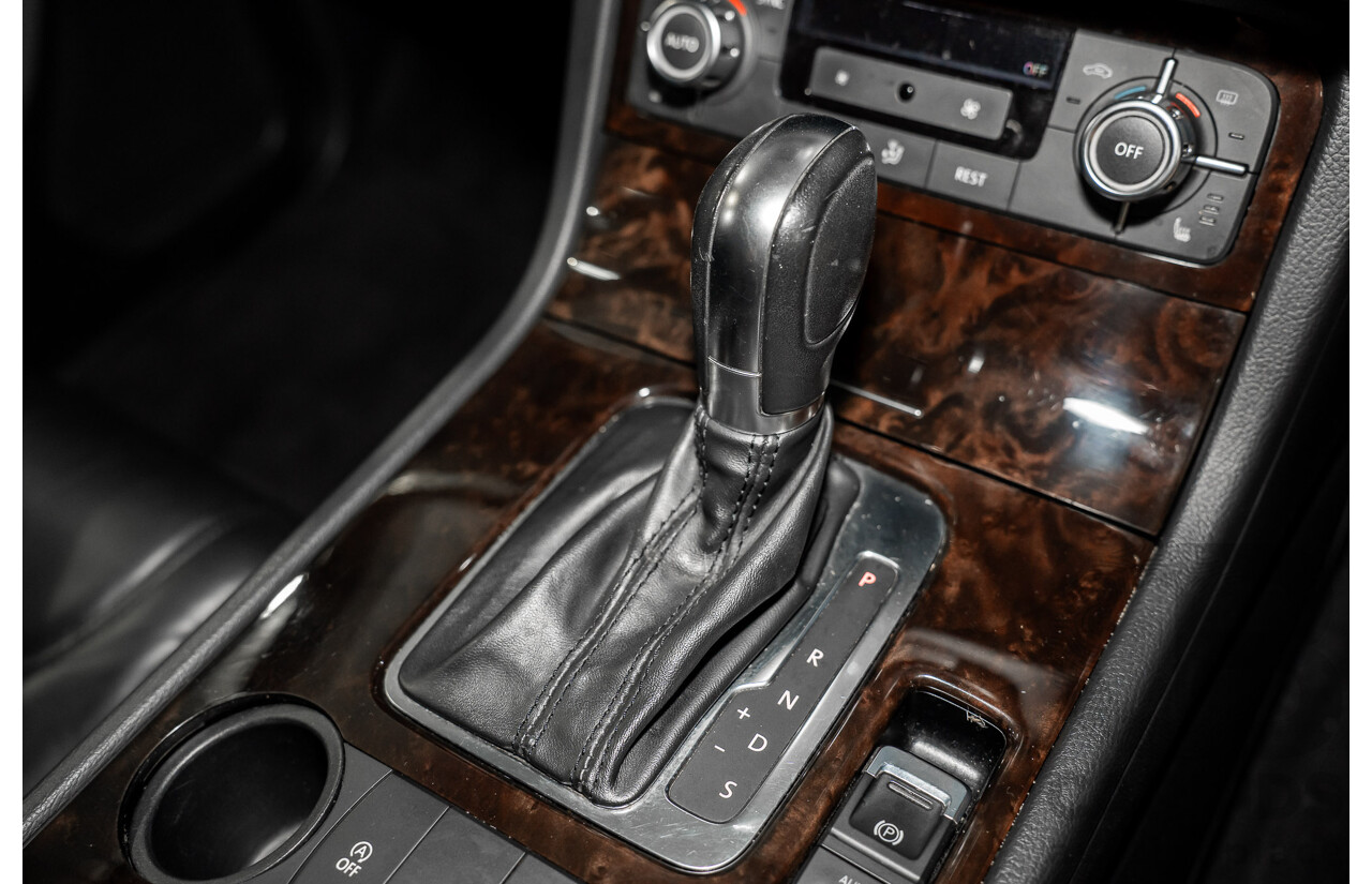 8/2012 Volkswagen Touareg V6 TDI 4Motion (AWD) 7P MY12 4d Wagon Deep Black Pearl Turbo Diesel V6 3.0L