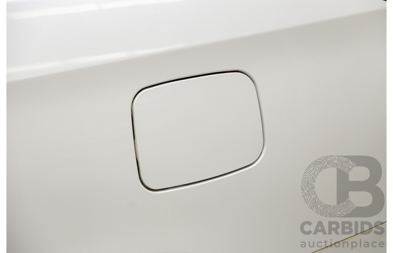 11/2007 Toyota Estima Hybrid (AWD) AHR20W 4d Wagon White 2.4L - 8 Seats