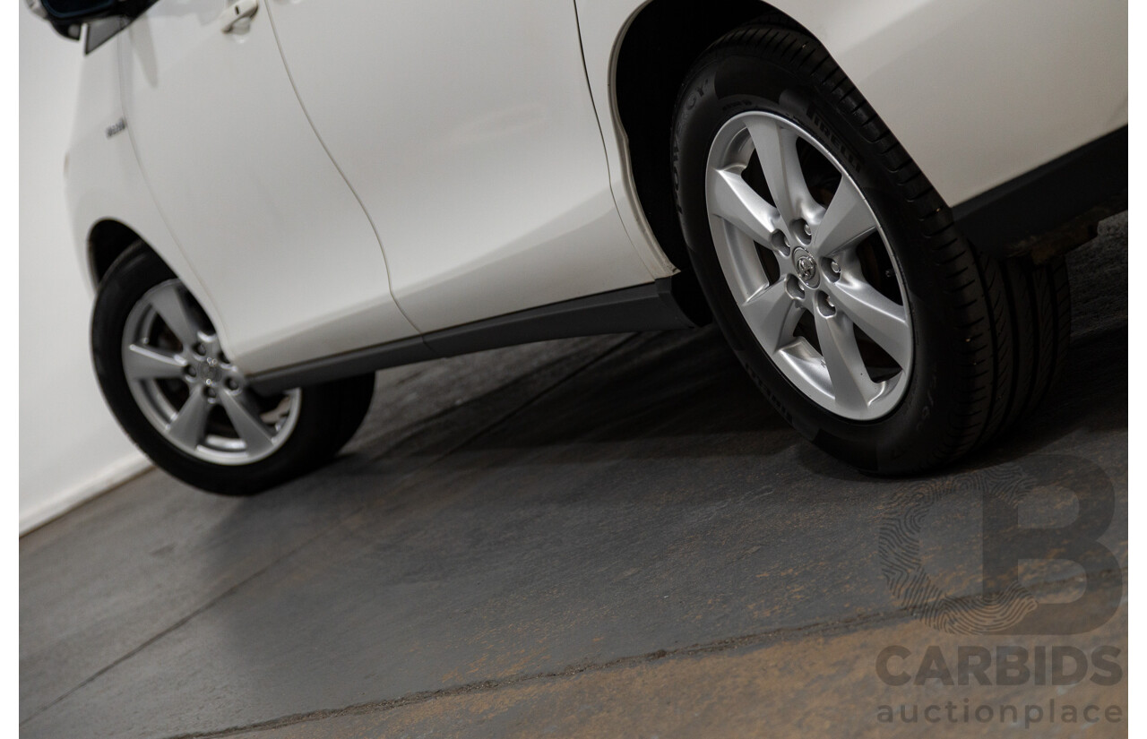 11/2007 Toyota Estima Hybrid (AWD) AHR20W 4d Wagon White 2.4L - 8 Seats