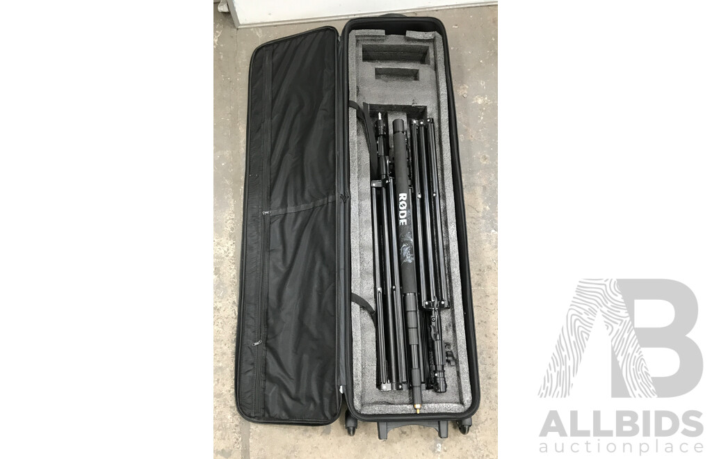 Rode Tripod with Wheeled Case