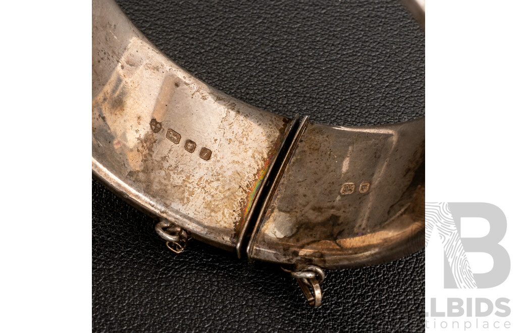 Vintage Sterling Silver HMSS Hinged Oval Etched Bangle, London 1964, 64mm, 58.17 Grams