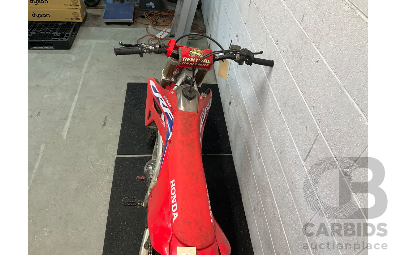 Honda CRF 250R Dirt Bike
