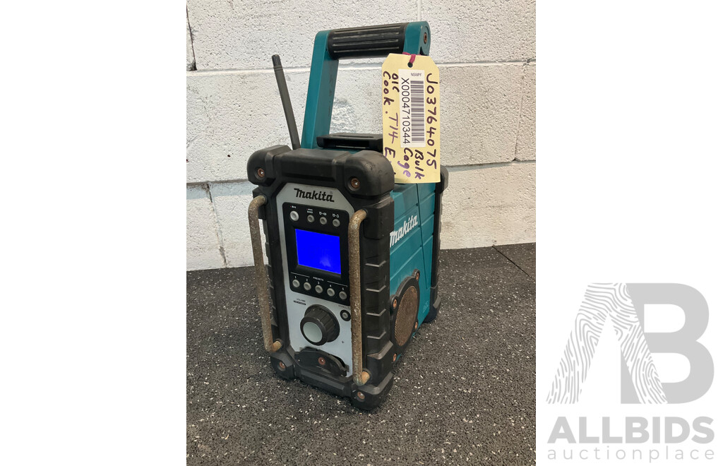 MAKITA (BMR102) AM/FM Site Radio - Skin Only