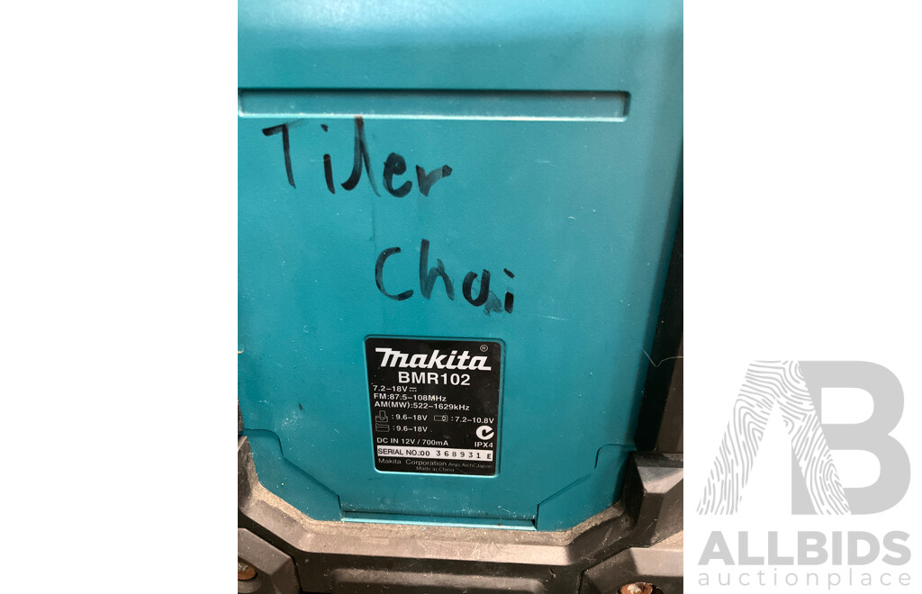 MAKITA (BMR102) AM/FM Site Radio - Skin Only