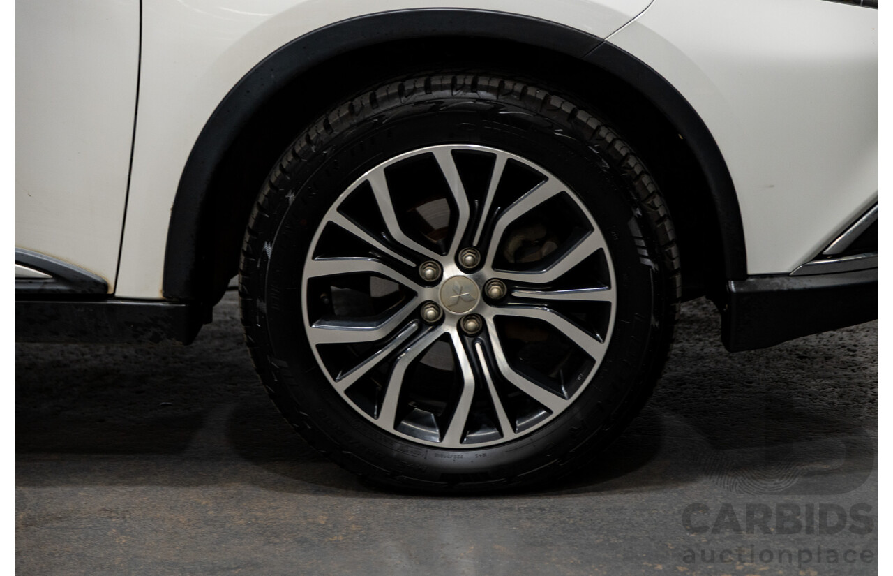 11/2016 Mitsubishi Outlander LS Safety Pack (4x4) ZK MY16 4d Wagon White Turbo Diesel 2.2L - 7 Seater