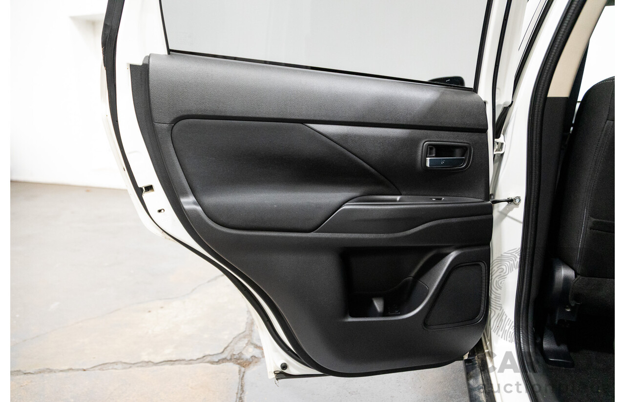 11/2016 Mitsubishi Outlander LS Safety Pack (4x4) ZK MY16 4d Wagon White Turbo Diesel 2.2L - 7 Seater