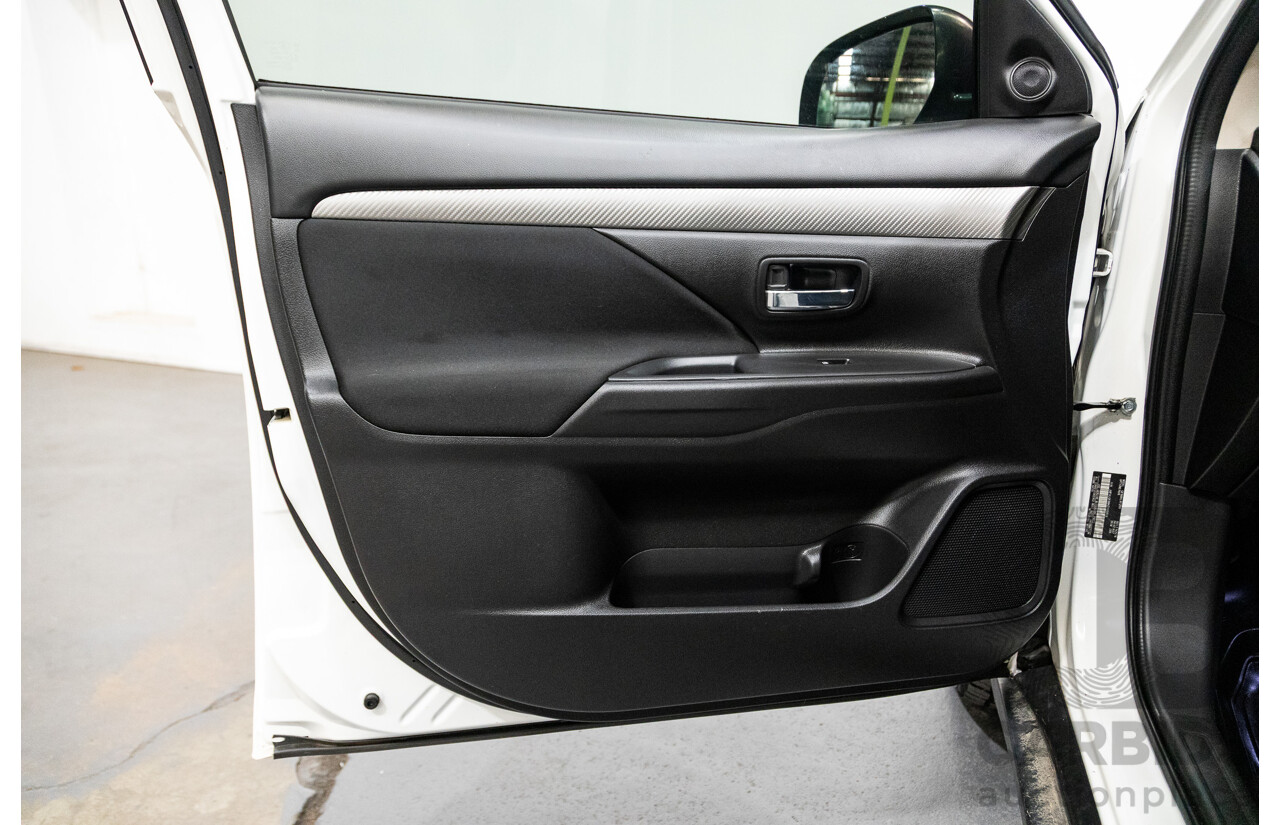 11/2016 Mitsubishi Outlander LS Safety Pack (4x4) ZK MY16 4d Wagon White Turbo Diesel 2.2L - 7 Seater