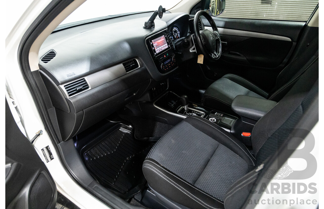 11/2016 Mitsubishi Outlander LS Safety Pack (4x4) ZK MY16 4d Wagon White Turbo Diesel 2.2L - 7 Seater