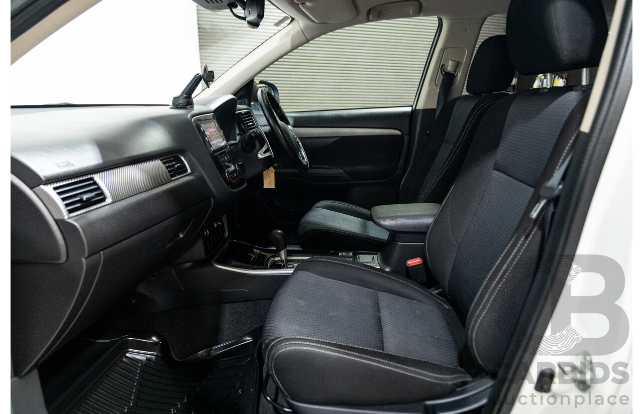 11/2016 Mitsubishi Outlander LS Safety Pack (4x4) ZK MY16 4d Wagon White Turbo Diesel 2.2L - 7 Seater