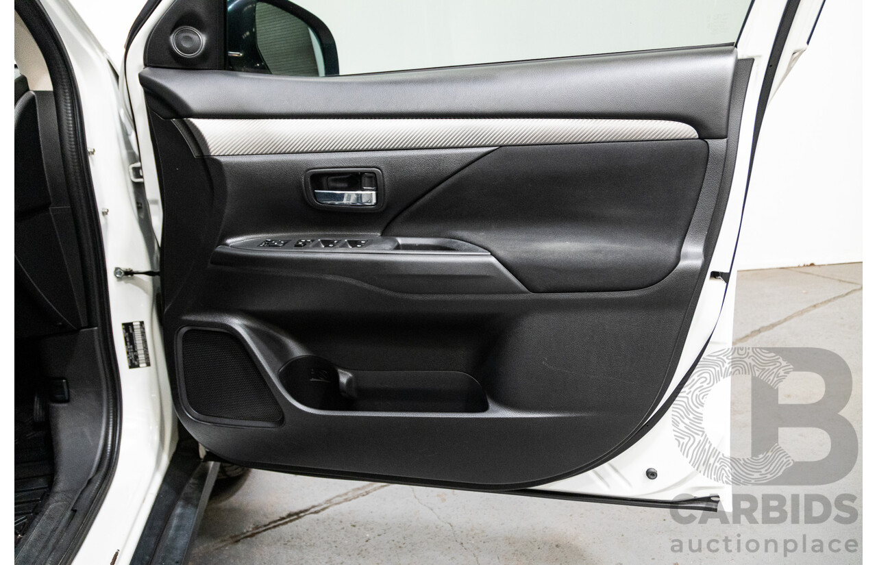 11/2016 Mitsubishi Outlander LS Safety Pack (4x4) ZK MY16 4d Wagon White Turbo Diesel 2.2L - 7 Seater