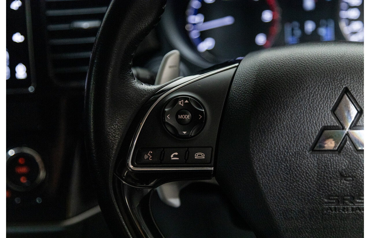 11/2016 Mitsubishi Outlander LS Safety Pack (4x4) ZK MY16 4d Wagon White Turbo Diesel 2.2L - 7 Seater