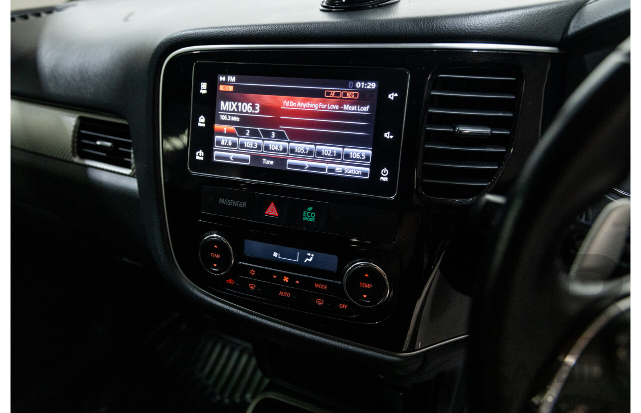 11/2016 Mitsubishi Outlander LS Safety Pack (4x4) ZK MY16 4d Wagon White Turbo Diesel 2.2L - 7 Seater