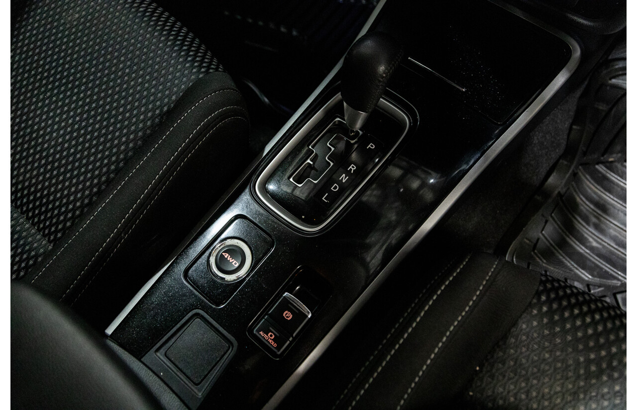 11/2016 Mitsubishi Outlander LS Safety Pack (4x4) ZK MY16 4d Wagon White Turbo Diesel 2.2L - 7 Seater