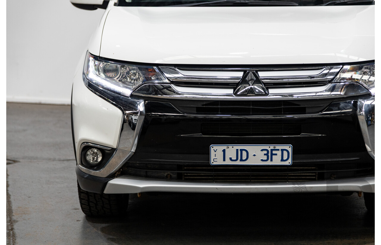 11/2016 Mitsubishi Outlander LS Safety Pack (4x4) ZK MY16 4d Wagon White Turbo Diesel 2.2L - 7 Seater