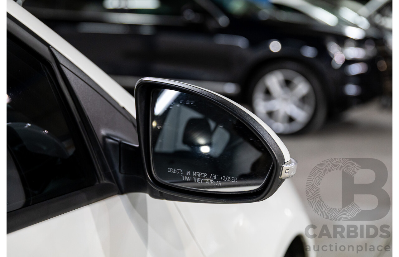 9/2015 Holden Cruze Equipe JH MY15 5d Hatchback White 1.8L