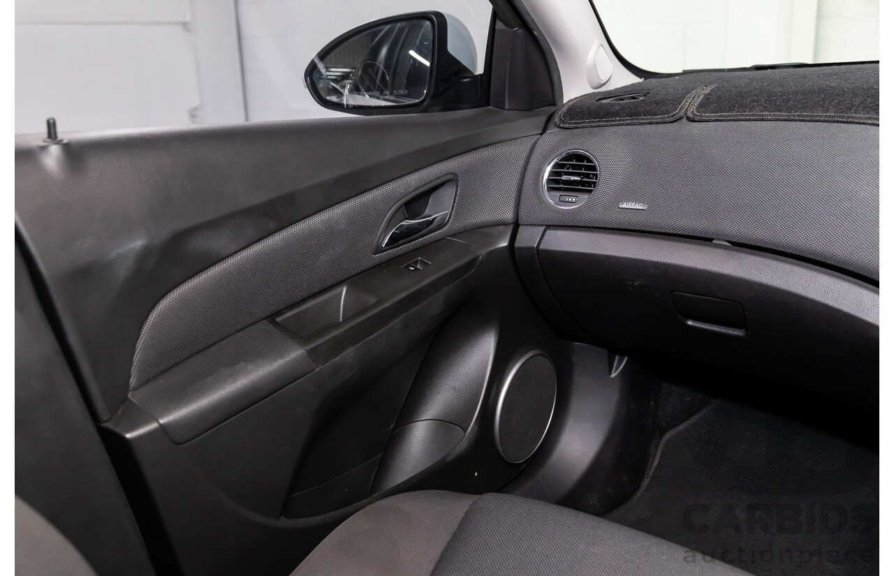 9/2015 Holden Cruze Equipe JH MY15 5d Hatchback White 1.8L