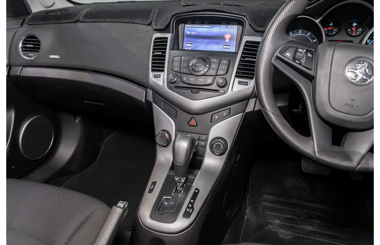 9/2015 Holden Cruze Equipe JH MY15 5d Hatchback White 1.8L